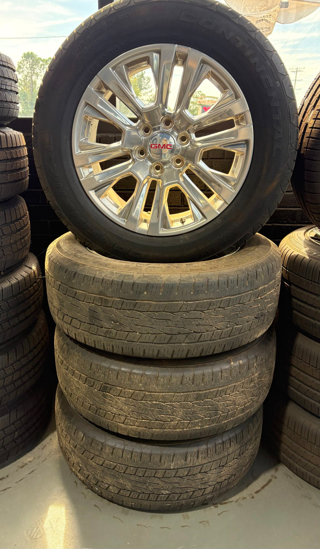 Set of Used OEM Polished '00-'25 GMC Sierra 1500 5917 Rims 275/60R20 Continental