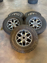 Load image into Gallery viewer, Set of x5 17&quot; &#39;21-&#39;25 Ford Bronco OEM Wheels on 285/70R17 BFGoodrich TAKO2 LT

