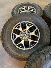 Load image into Gallery viewer, Set of x5 17&quot; &#39;21-&#39;25 Ford Bronco OEM Wheels on 285/70R17 BFGoodrich TAKO2 LT
