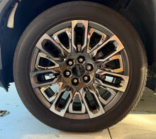 Load image into Gallery viewer, Set of 4 Used OEM &#39;00-&#39;25 Yukon Sierra 1500 Denali 22&quot; Wheels on 275/50R22 Tires
