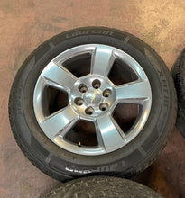 Load image into Gallery viewer, Set of 4 OEM Used 20&quot; &#39;00-&#39;18 Chevrolet Silverado 1500 Rims on 275/55R20 Tire LT
