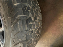 Load image into Gallery viewer, Set of Used 17&quot; &#39;21-&#39;24 Ford Bronco Rims on 285/70R17 BFGoodrich TAKO2 Tires LT
