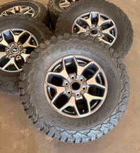 Load image into Gallery viewer, Set of 5 Used '21-'26 Ford Bronco 10387 17" Wheels 10387 285/70R7 BFGoodrich LT
