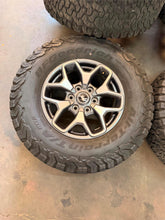 Load image into Gallery viewer, Set of 5 Used '21-'26 Ford Bronco 10387 17" Wheels 10387 285/70R7 BFGoodrich LT
