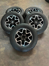 Load image into Gallery viewer, Set of 5 Used 10389 '21-'26 Ford Bronco 18" Black &amp; Milled Wheels 255/70R18 LT
