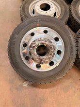 Load image into Gallery viewer, Set of 6 OEM Alcoa 19.5" '05-'26 Ford F450 F550 Aluminum Wheels 225/70R19.5 HDR5

