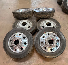Load image into Gallery viewer, Set of 6 OEM Alcoa 19.5" '05-'26 Ford F450 F550 Aluminum Wheels 225/70R19.5 HDR5
