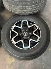 Load image into Gallery viewer, Set of 5 Used 10389 '21-'26 Ford Bronco 18" Black &amp; Milled Wheels 255/70R18 LT
