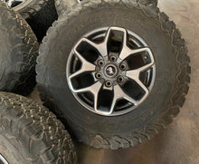 Load image into Gallery viewer, Set of Used 17&quot; &#39;21-&#39;24 Ford Bronco Rims on 285/70R17 BFGoodrich TAKO2 Tires LT
