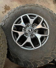 Load image into Gallery viewer, Set of Used 17&quot; &#39;21-&#39;24 Ford Bronco Rims on 285/70R17 BFGoodrich TAKO2 Tires LT
