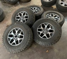 Load image into Gallery viewer, Set of Used 17&quot; &#39;21-&#39;24 Ford Bronco Rims on 285/70R17 BFGoodrich TAKO2 Tires LT
