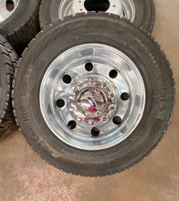 Load image into Gallery viewer, Set of OEM '05-'26 Ford F450 F550 Alcoa 19.5" Wheels 225/70R19.5 Continental G
