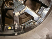 Load image into Gallery viewer, Set of 5 Used 17" OEM Ford Bronco Raptor Black Rims 37/12.50R17 BFGoodrich AT LT
