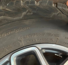 Load image into Gallery viewer, Set of Used 17&quot; &#39;21-&#39;24 Ford Bronco Rims on 285/70R17 BFGoodrich TAKO2 Tires LT
