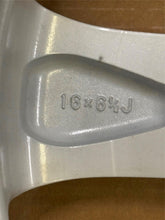 Load image into Gallery viewer, Single Used OEM Toyota 16x6.5 Powder Coat Silver Wheel Fits &#39;07-&#39;11 Camry 69495
