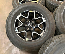 Load image into Gallery viewer, Set of 5 Used 10389 '21-'26 Ford Bronco 18" Black &amp; Milled OEM Rims 255/70R18 LT
