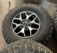 Load image into Gallery viewer, Set of Used 17&quot; &#39;21-&#39;24 Ford Bronco Rims on 285/70R17 BFGoodrich TAKO2 Tires LT
