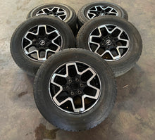 Load image into Gallery viewer, Set of 5 OEM Used 18&quot; &#39;21-&#39;24 Ford Bronco Rims on 255/70R18 Bridgestone Tires LT
