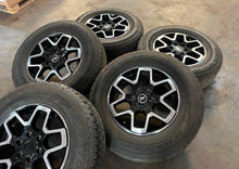 Load image into Gallery viewer, Set of 5 OEM Used 18&quot; &#39;21-&#39;24 Ford Bronco Rims on 255/70R18 Bridgestone Tires LT
