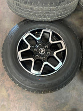 Load image into Gallery viewer, Set of 5 Used 10389 '21-'26 Ford Bronco 18" Black &amp; Milled Wheels 255/70R18 LT
