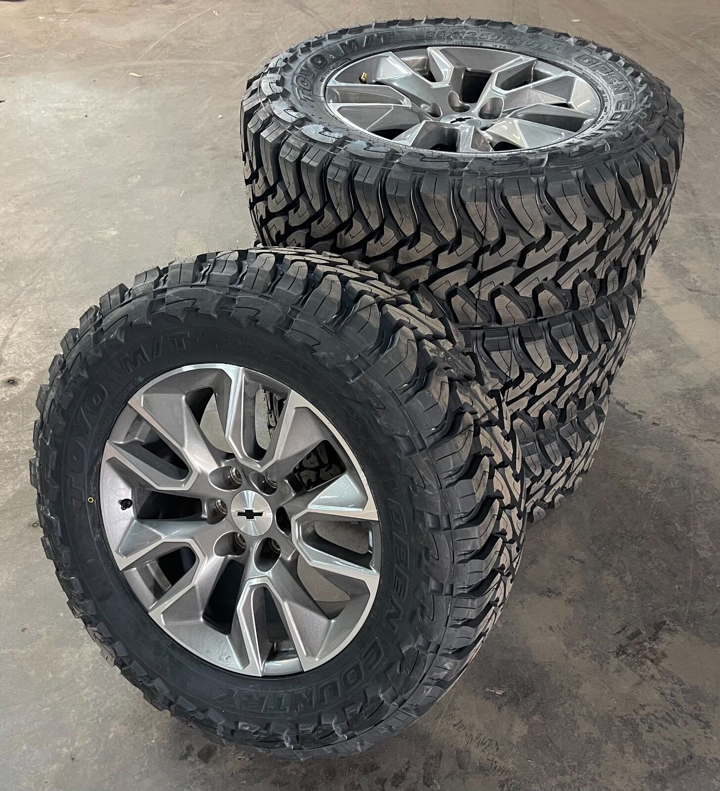 '19-'23 Chevrolet Silverado RST Wheels 35/12.50R20 Toyo Open Country M ...