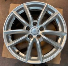 Load image into Gallery viewer, Single Used &#39;13-&#39;22 Land Rover Range Rover 19&quot; Silver OEM Wheel 72269 Ships Free
